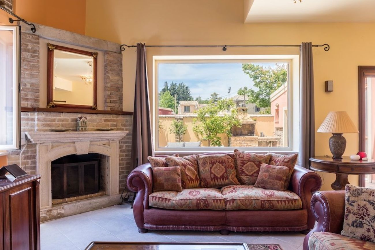 Moraitis Mansion 3*