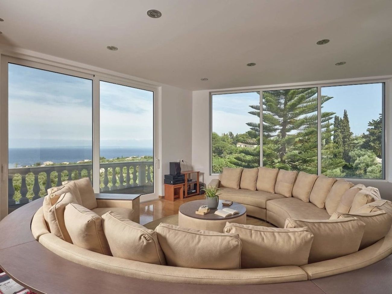 Mont Bleu Luxury Villa 5*