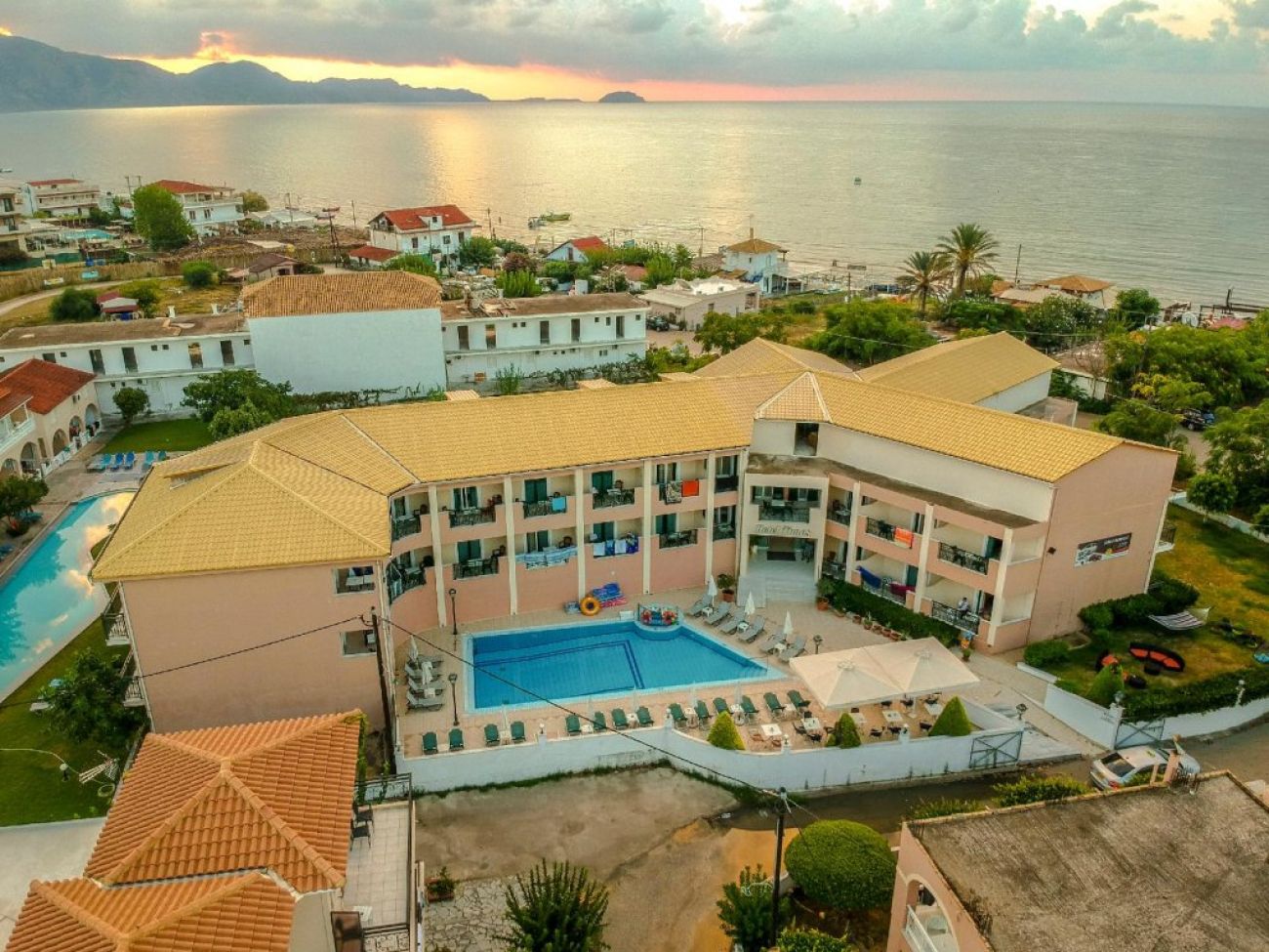 Timos Hotel 2*