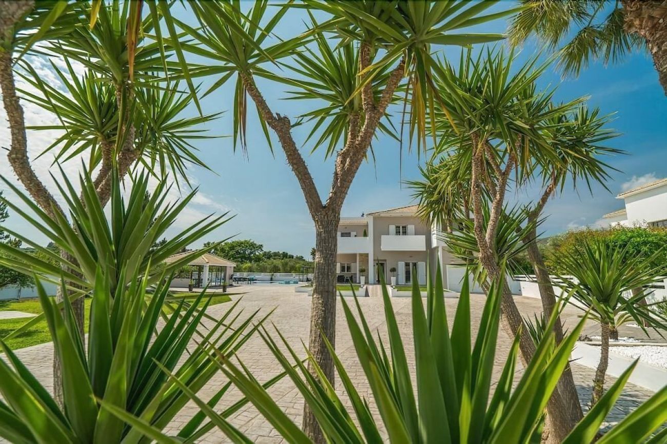 Ostria Luxury Villa 4*