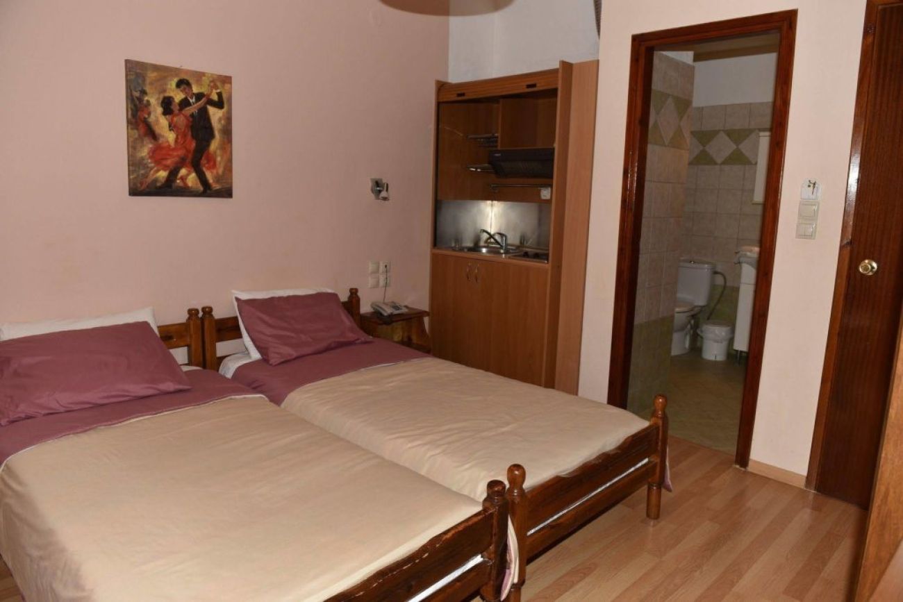 40 Platania Hotel 2*