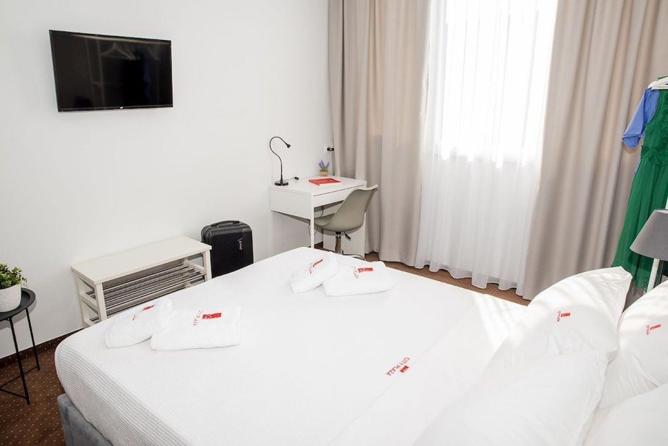 City Plaza Apartments & Rooms