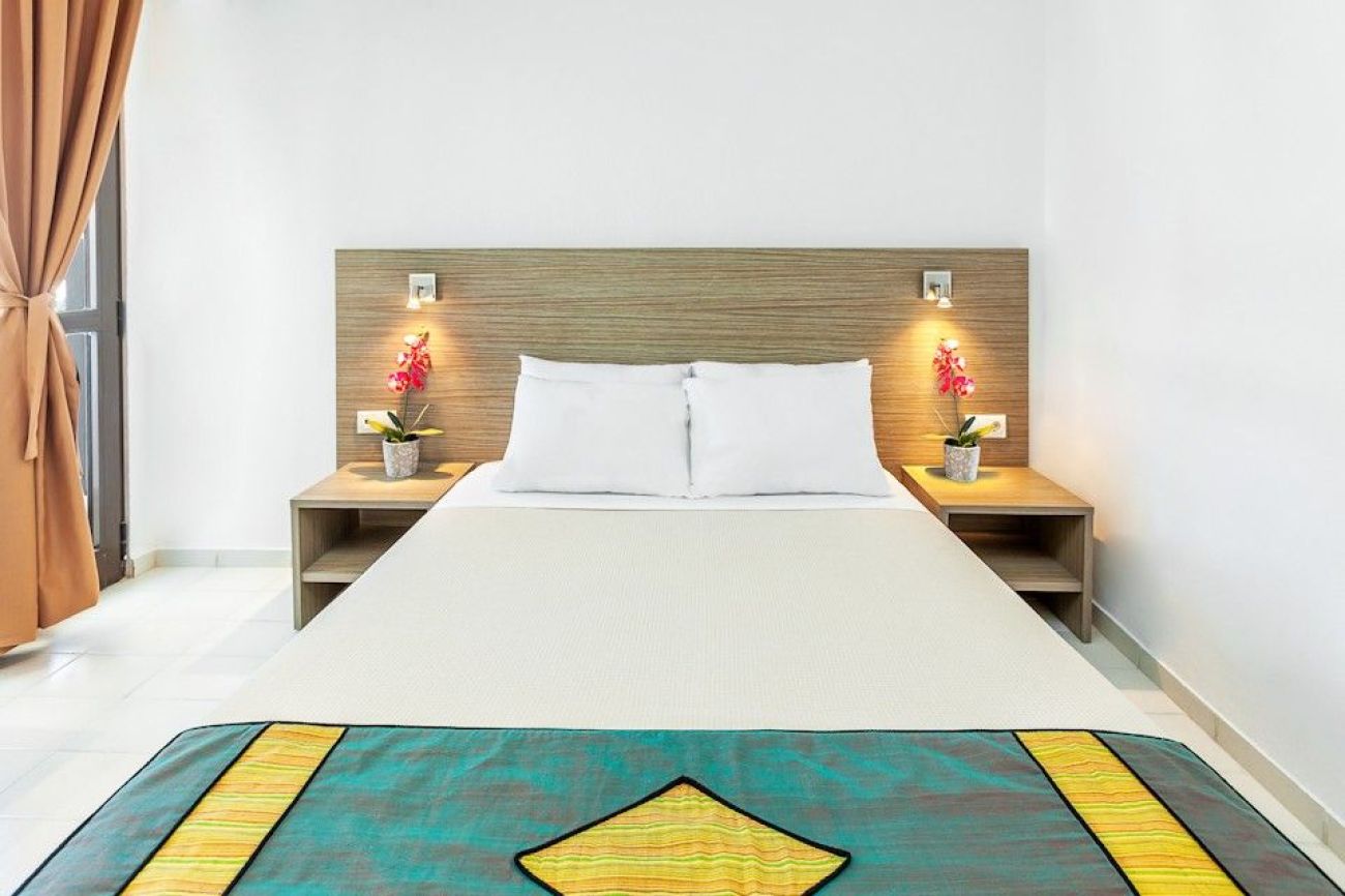 Dolphin Beach Hotel 3*