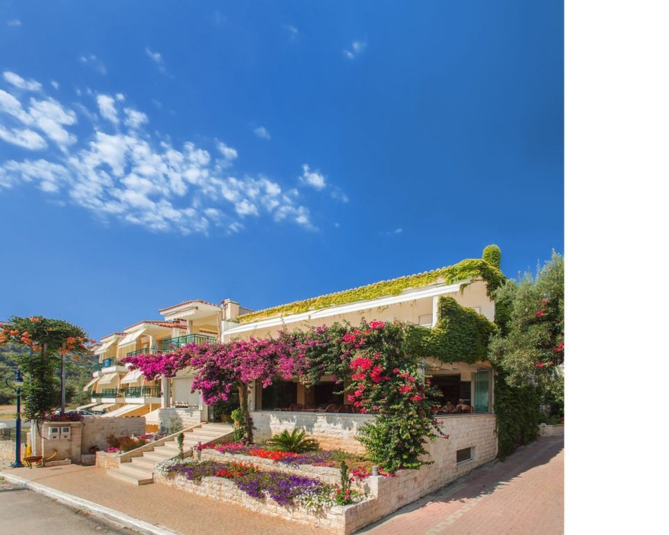 Loutra Village Beach Hotel 3*