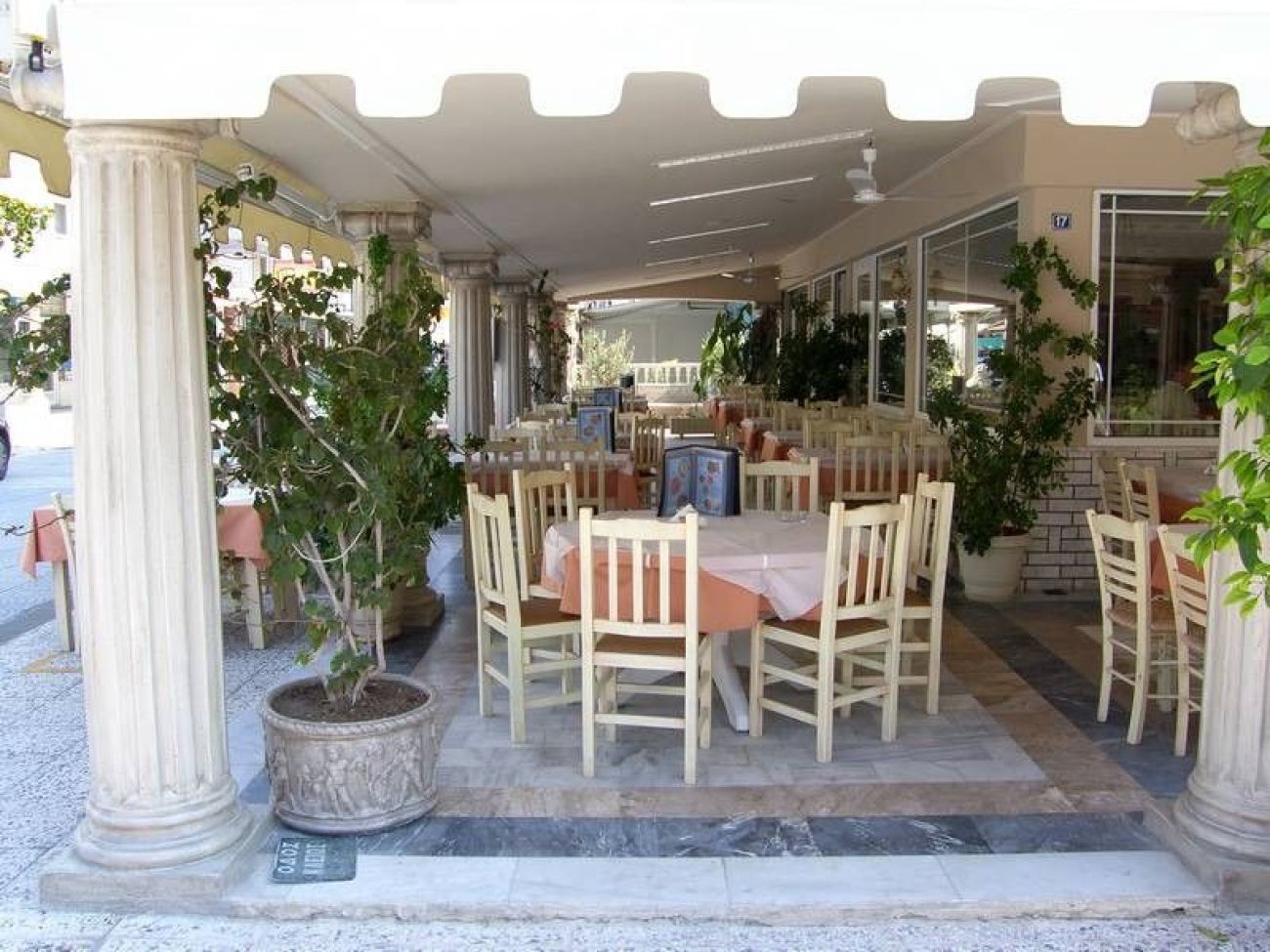Parthenon Art Hotel 3*