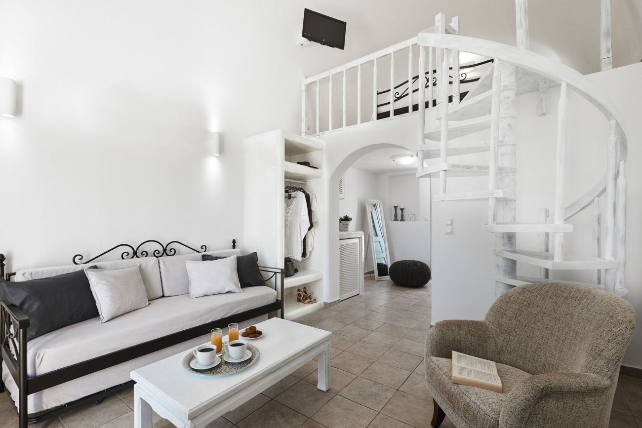 Golden East Hotel Santorini 4*