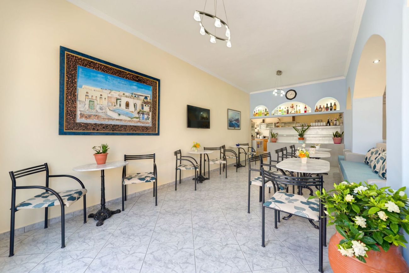 Akis Hotel Santorini 2*