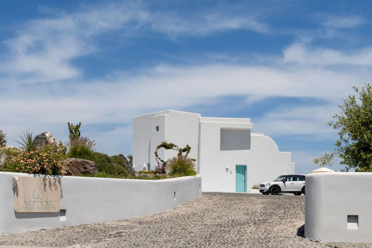 Neptune Luxury Spa Suites Santorini