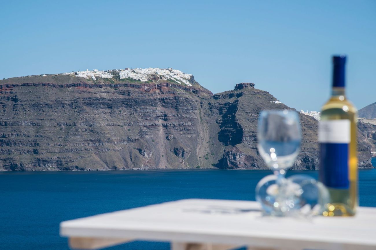 Ambition Suites Santorini 3*