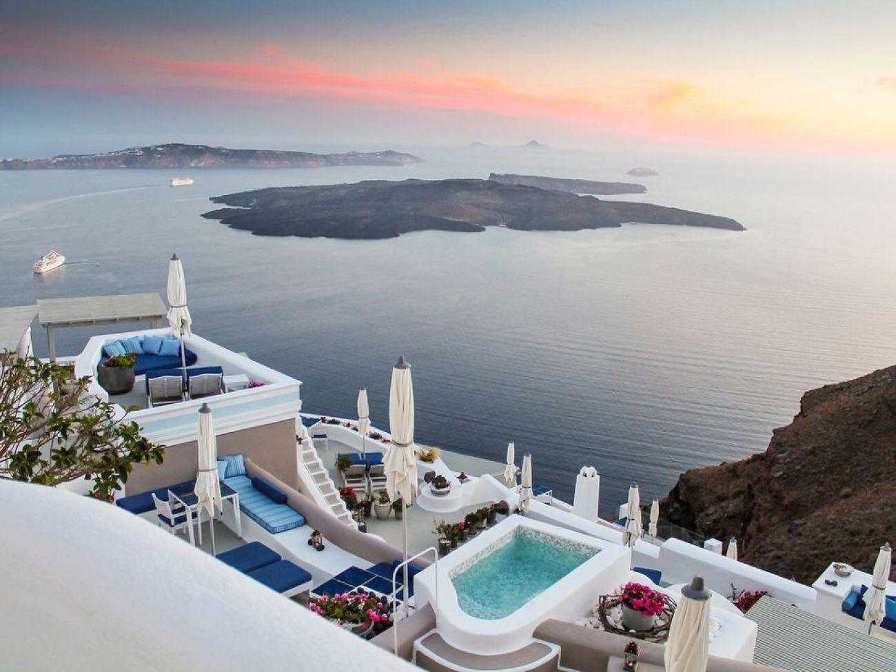Iconic Santorini a boutique cave hotel 5*