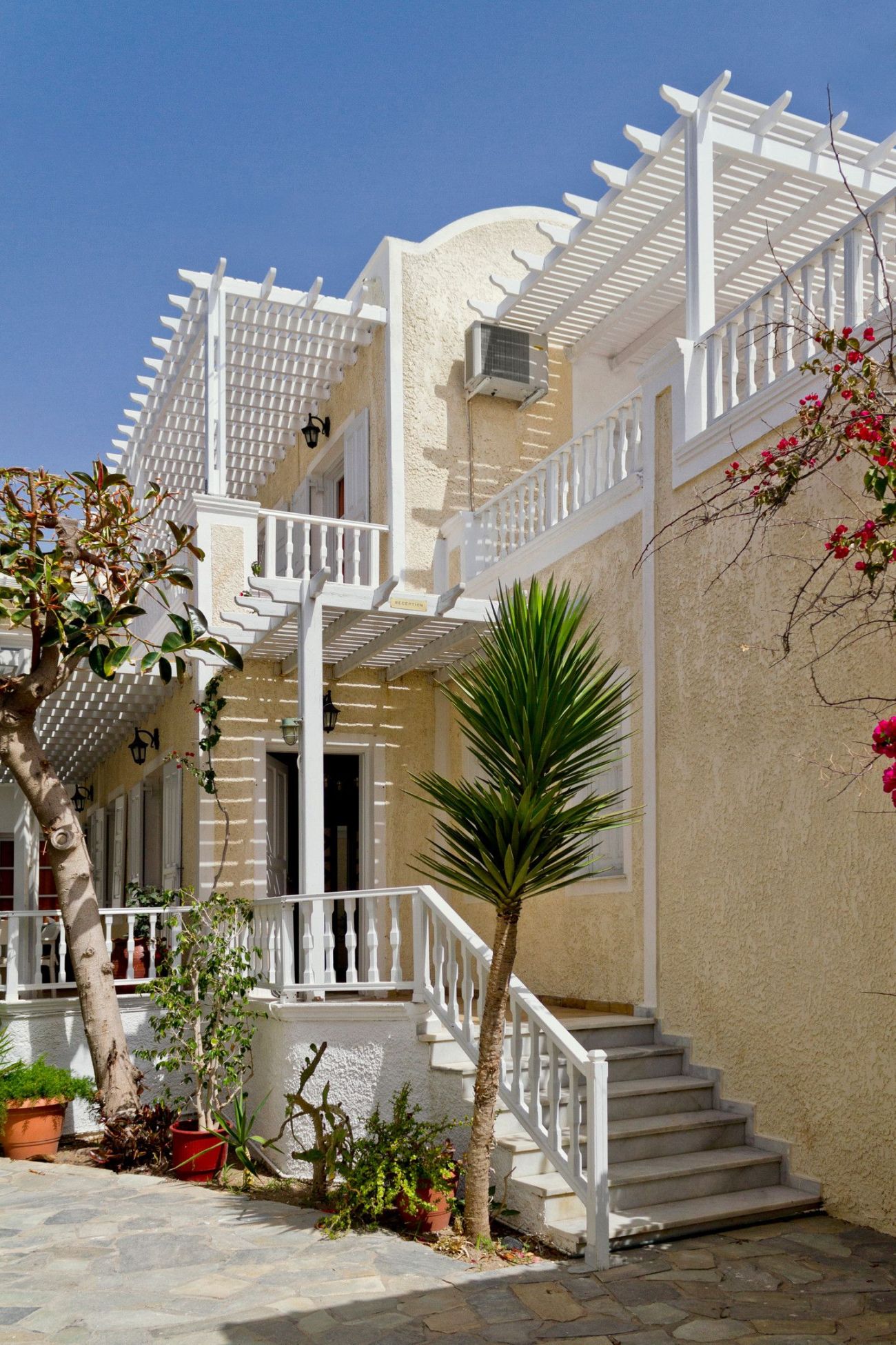 Dolphins Apartments Santorini 3*