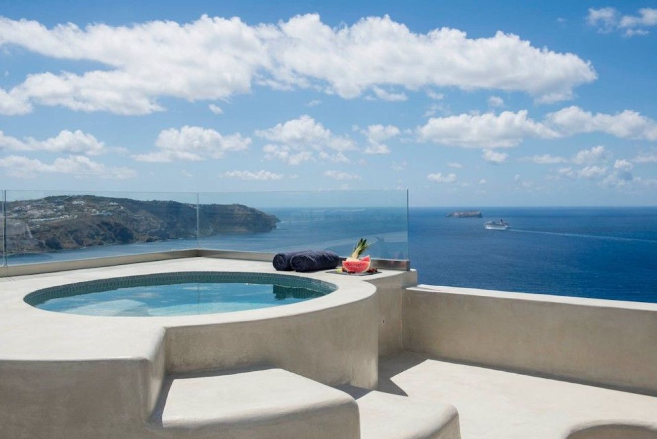 Caldera's Dolphin Suites 4*