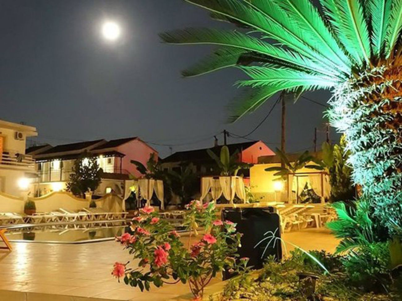 Oasis Beach Club 3*