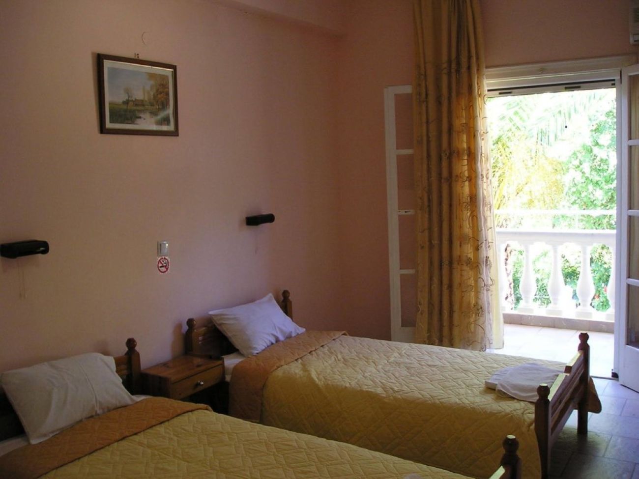River Studios And Apartments