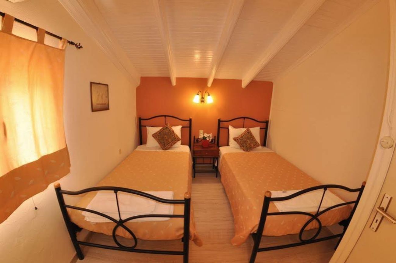 Mazis Apartments