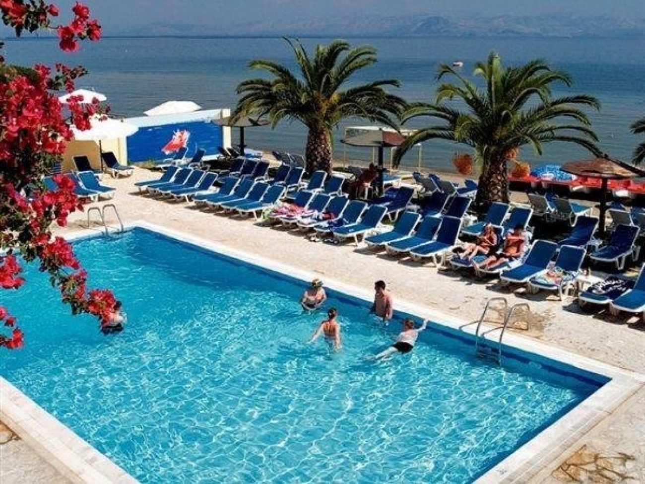 Lemon Grove Hotel And Studios 2*