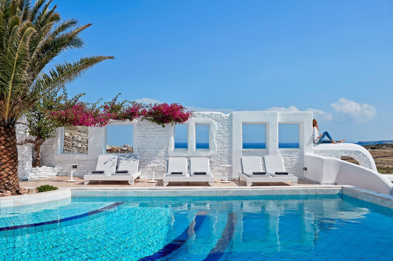 Mr & Mrs White Paros 4*