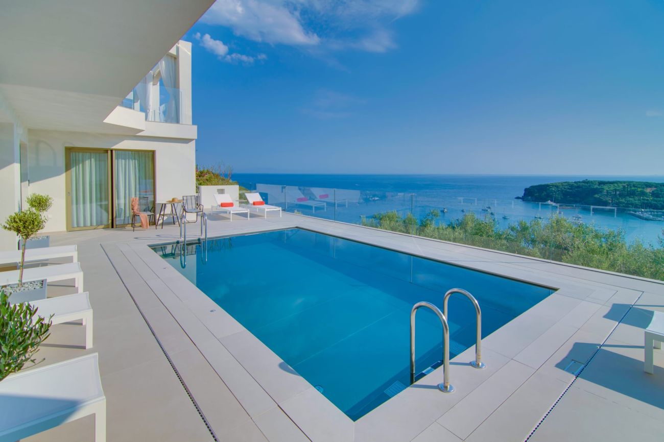 LIVINGHOME SUITES