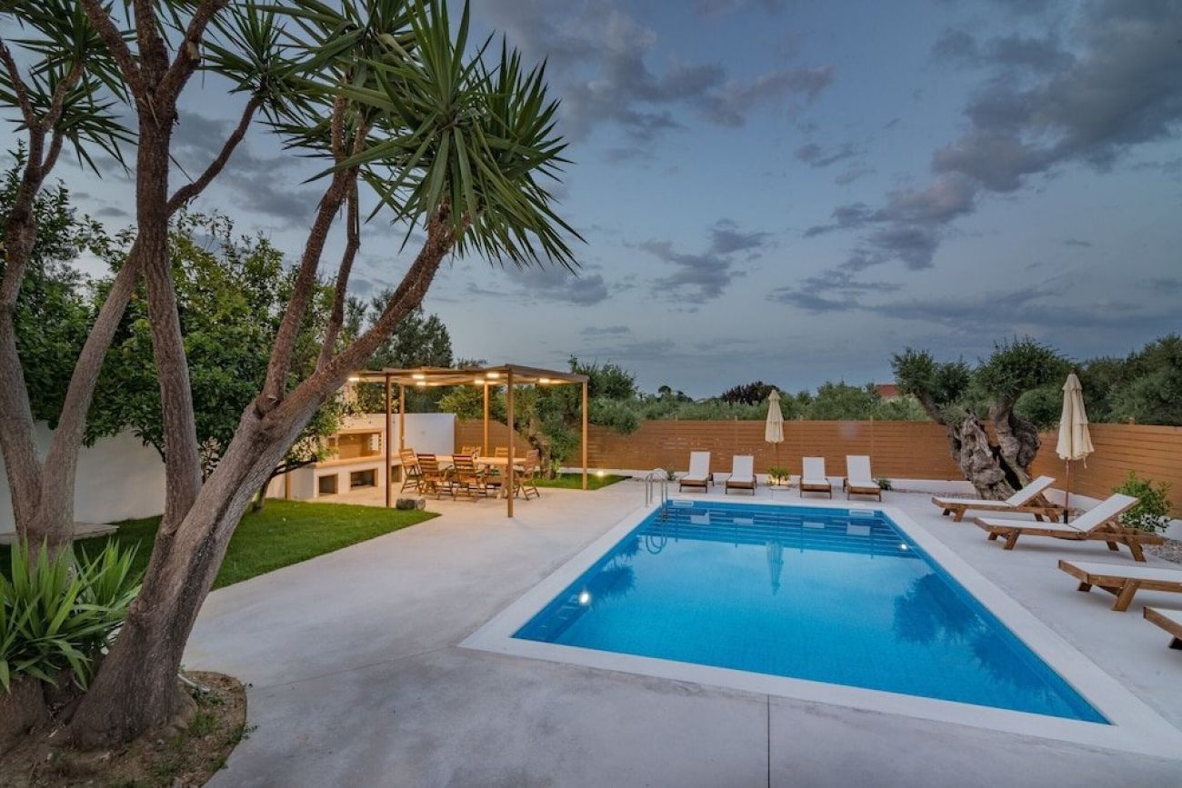 Villa Status 4*