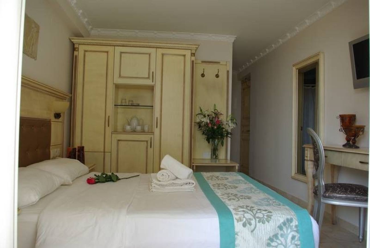 Parthenon Art Hotel 3*