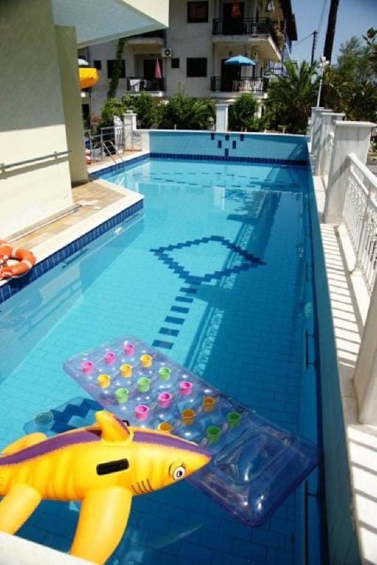 Eden Hotel 2*