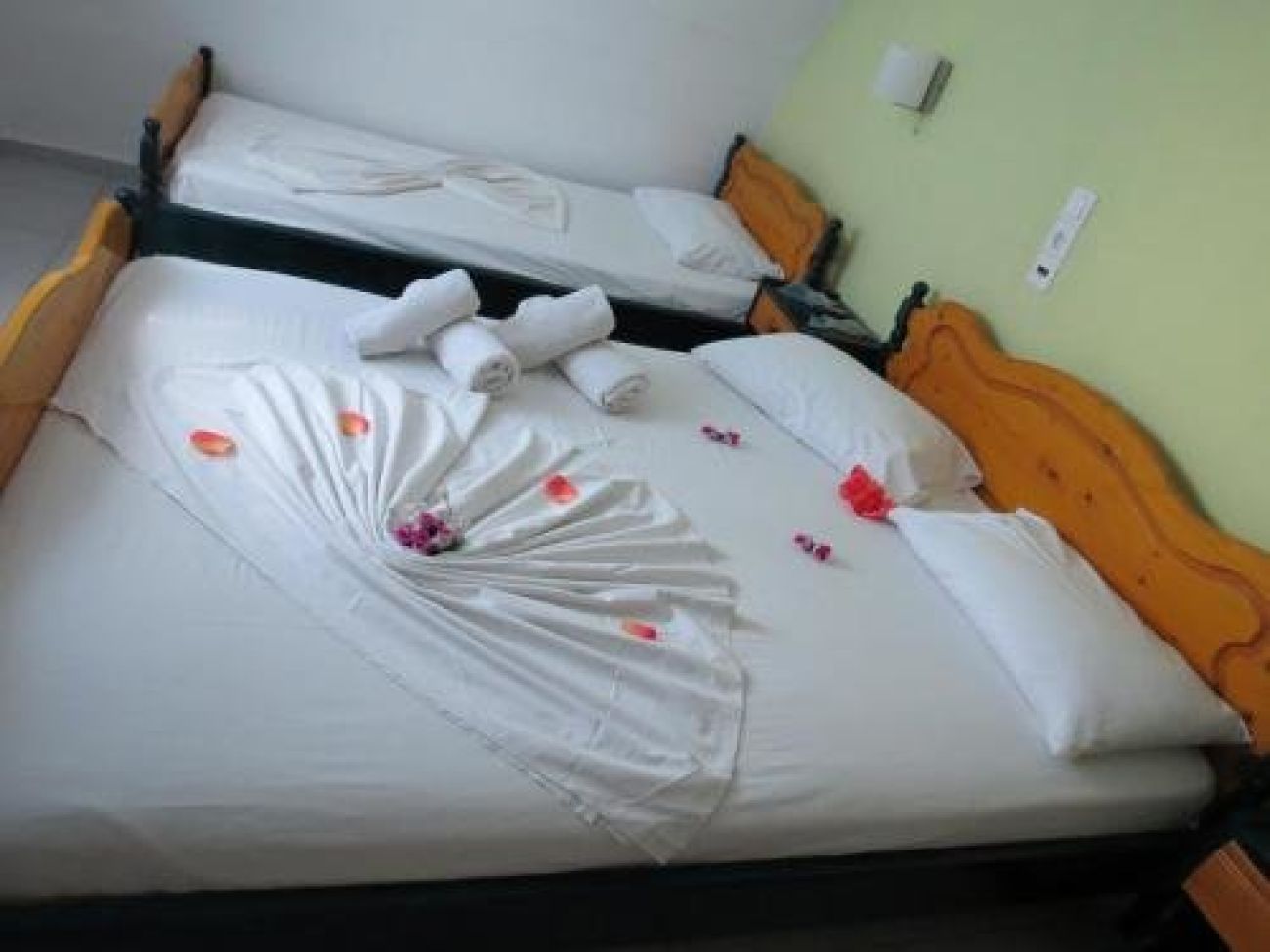 Honeymoon Beach Studios