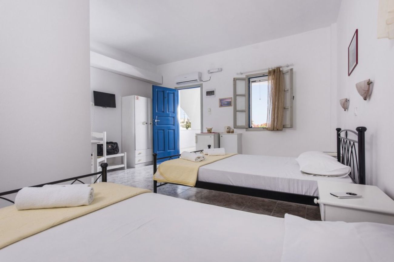 Thira's Dolphin 3*