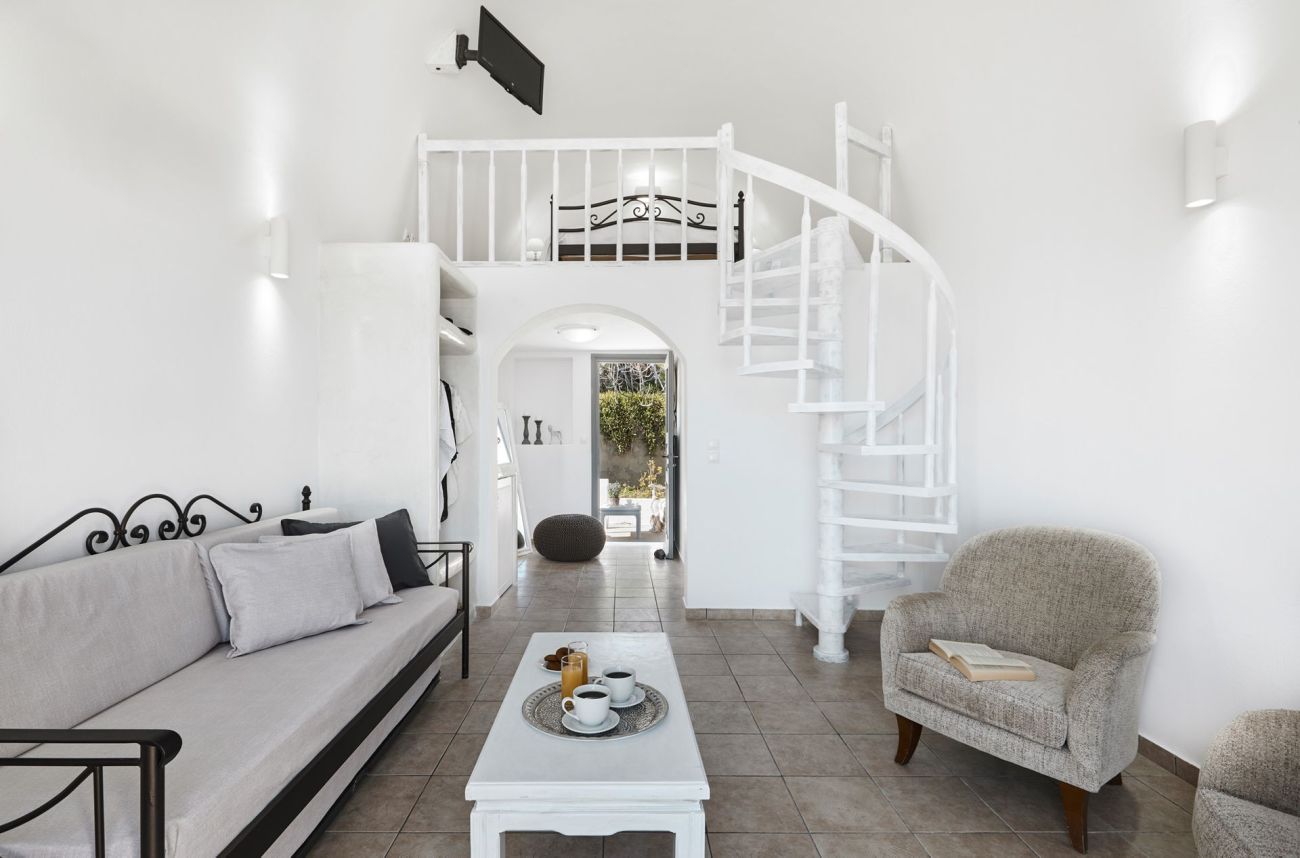 Golden East Hotel Santorini 4*