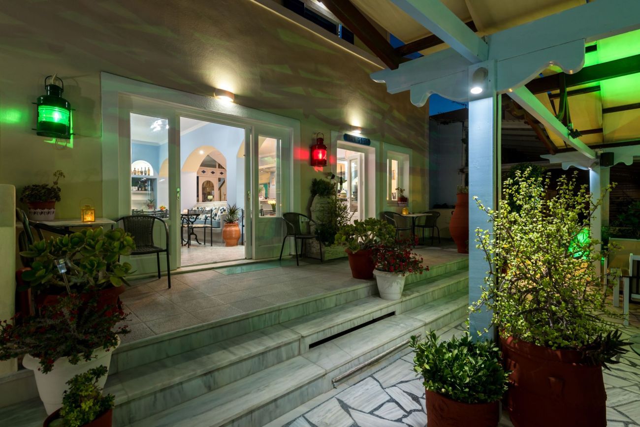 Akis Hotel Santorini 2*
