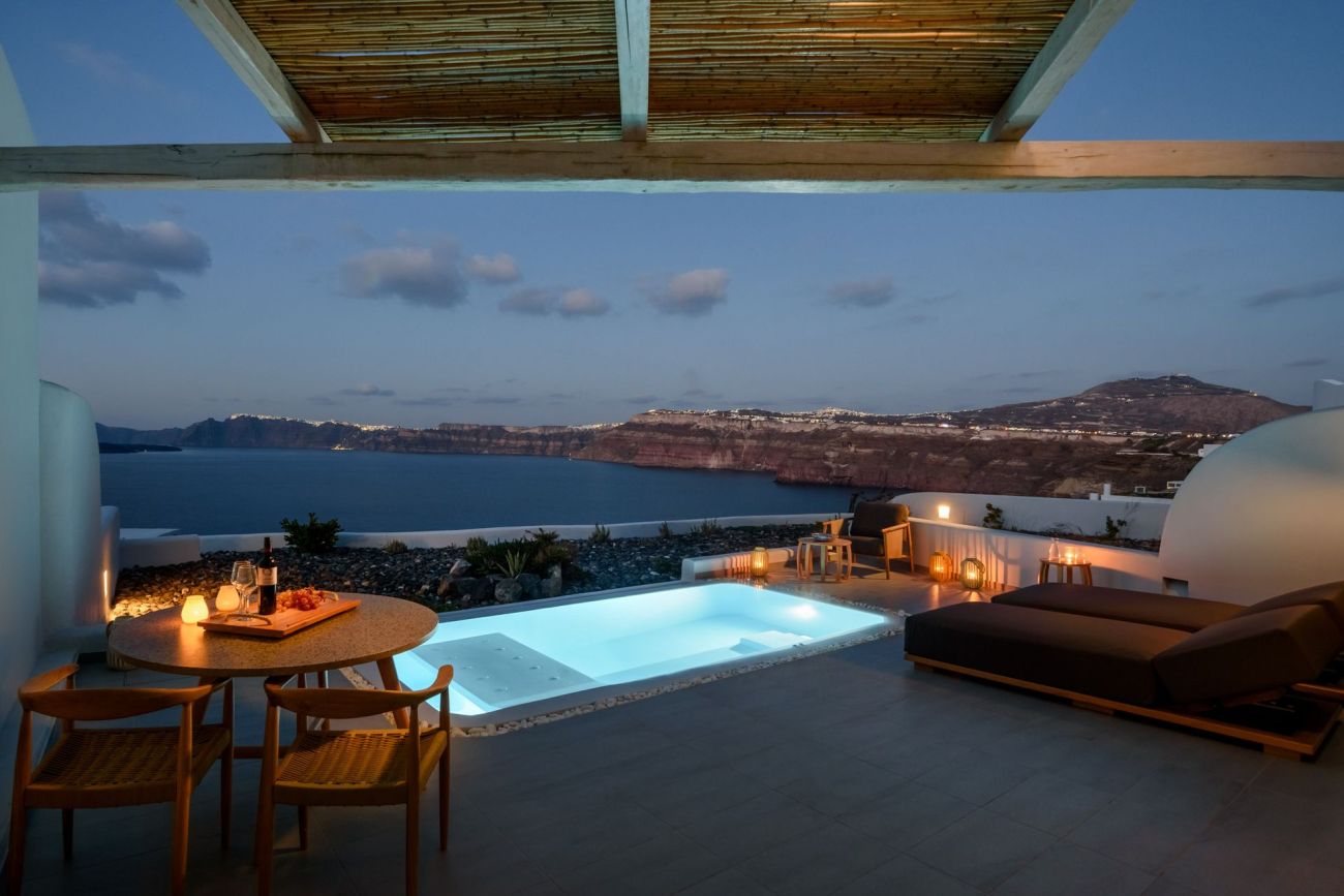 Neptune Luxury Spa Suites Santorini