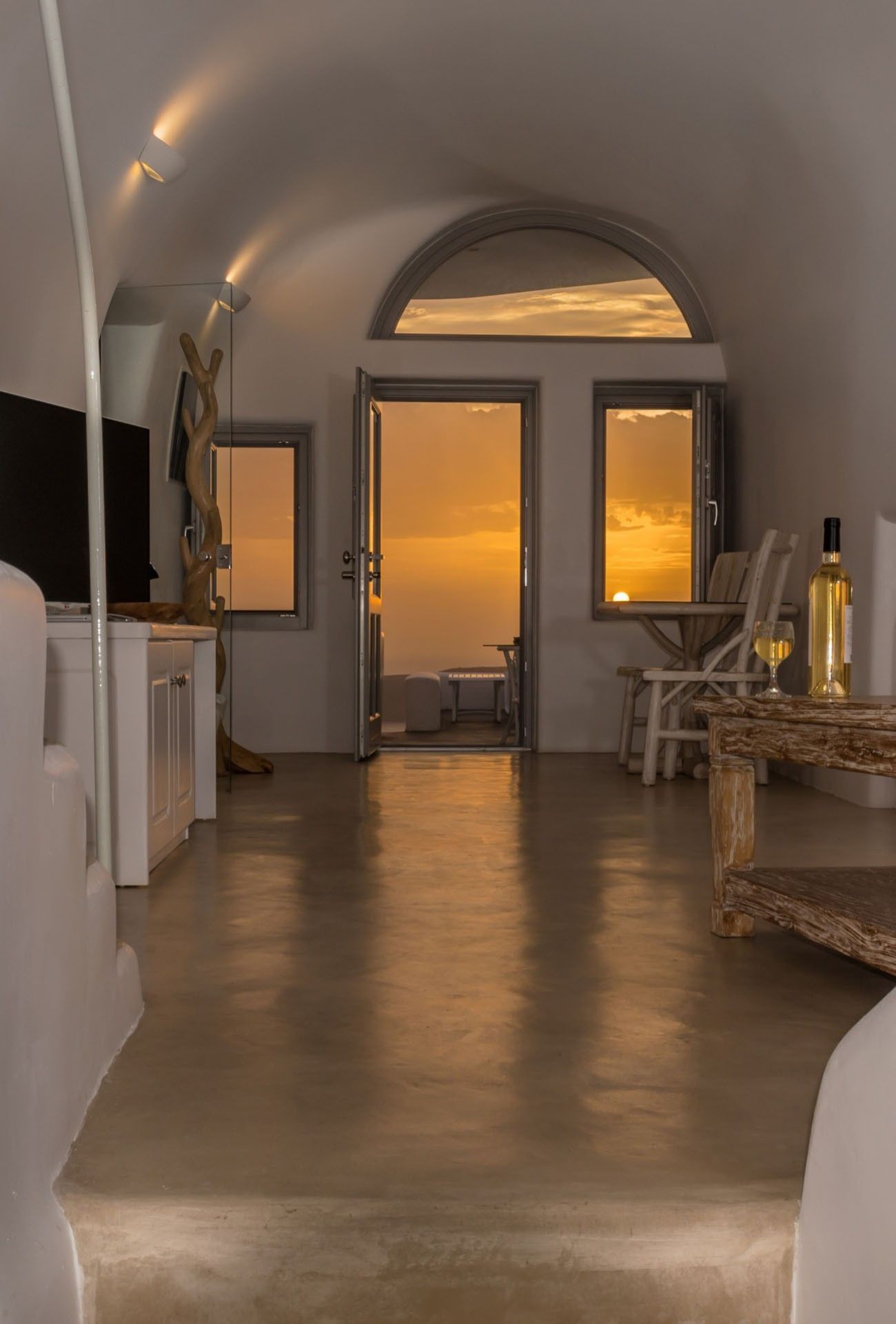 Iliovasilema Suites Santorini 4*