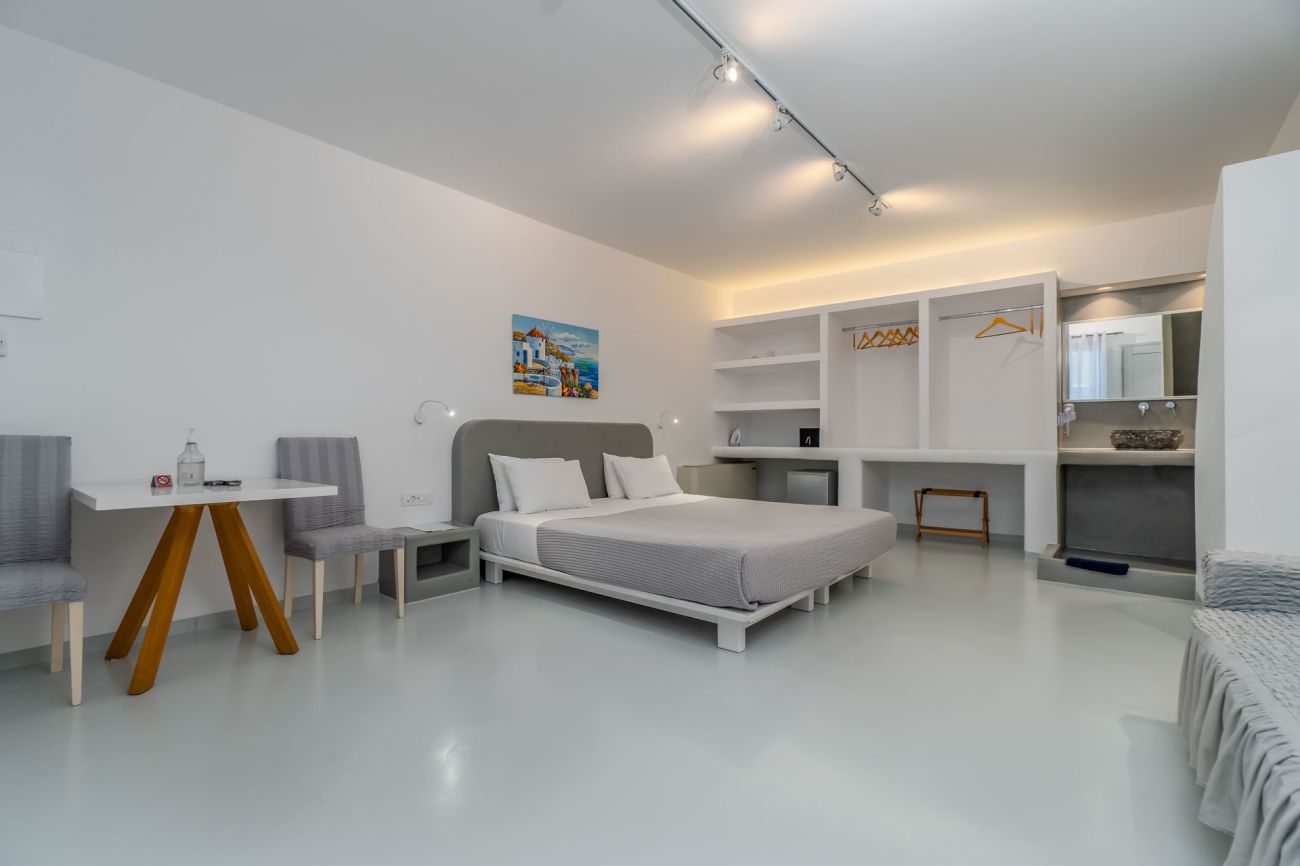 Central Fira Suites