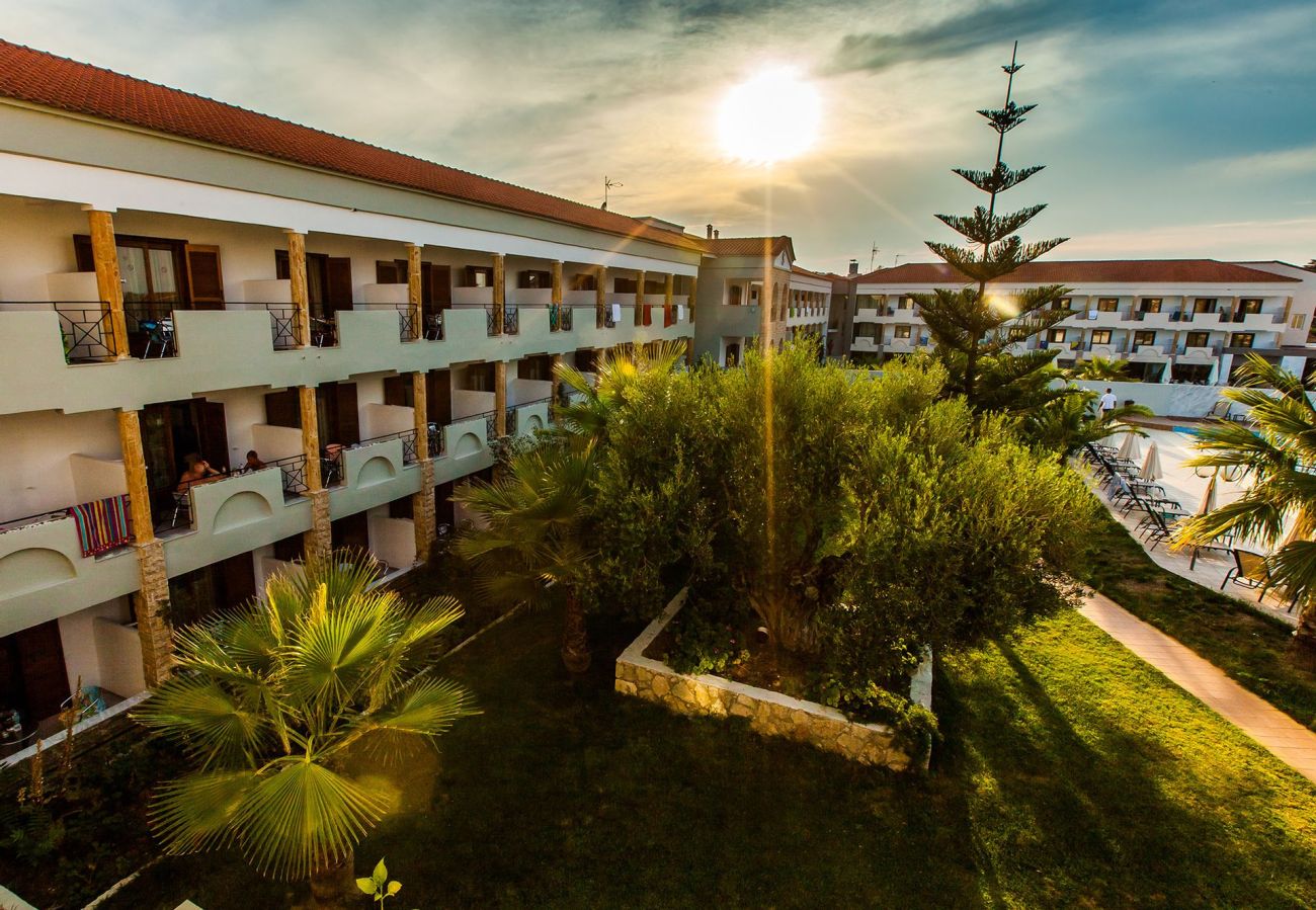 Tresor Sousouras 4*