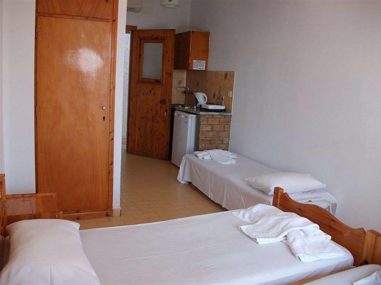 Aronis Apartments