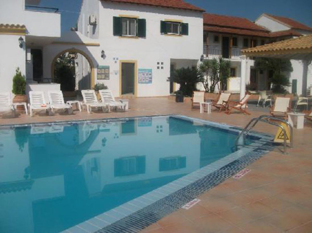 Oasis Beach Club 3*
