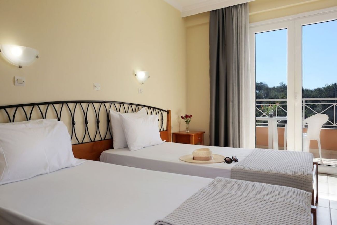 Kavos Plaza Resort 3*