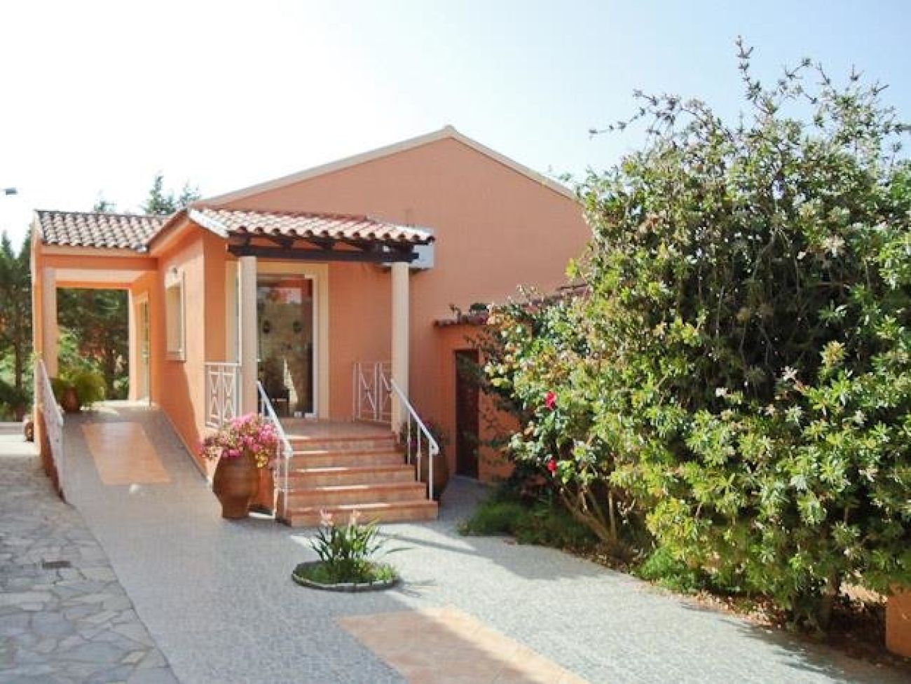 Eleni Apartments