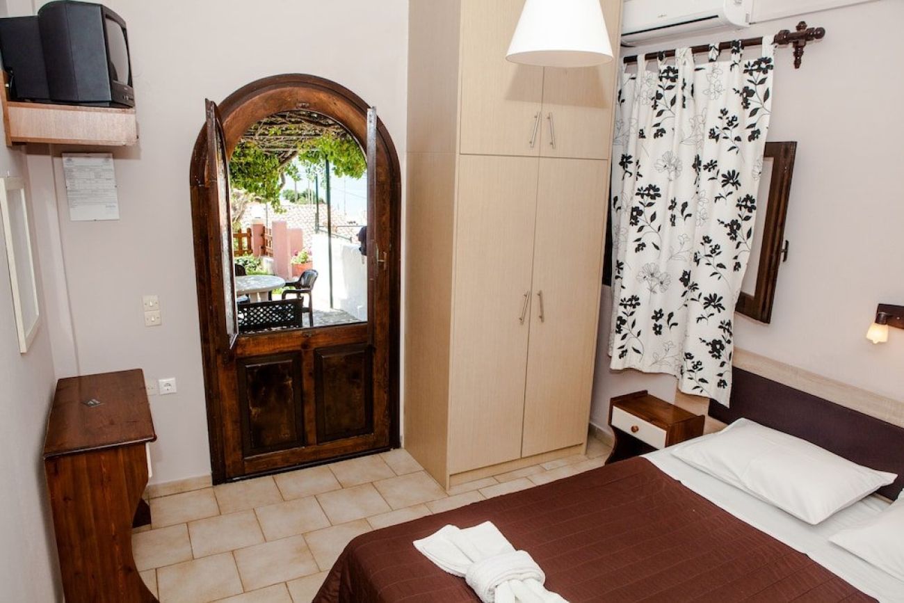 Eleana Apartments and Studios