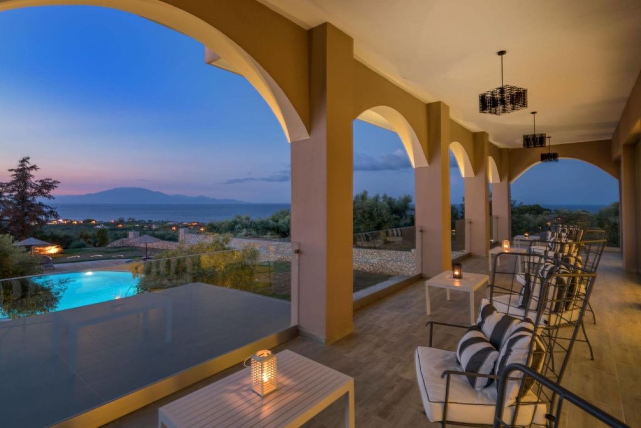 Elegance Luxury Executive Suites 5*