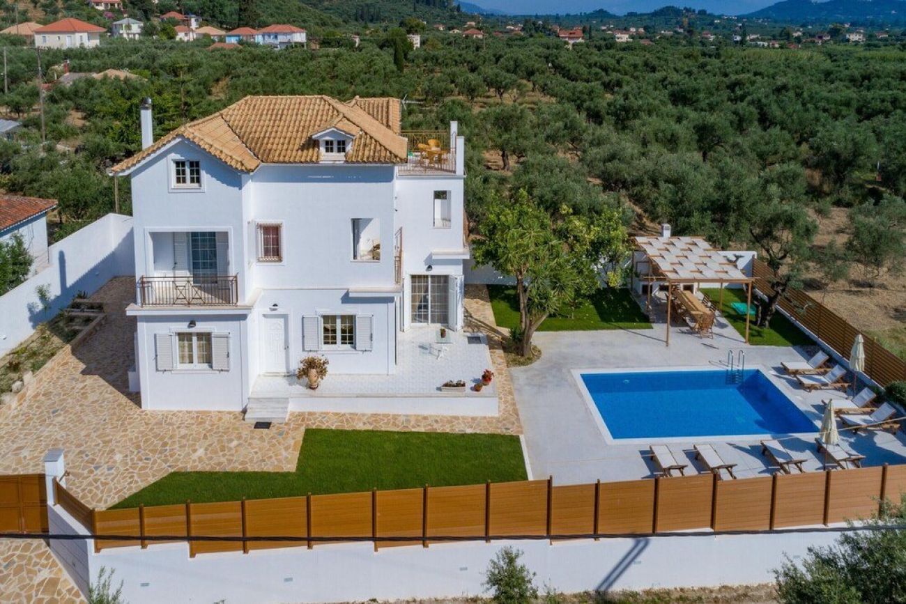 Villa Status 4*