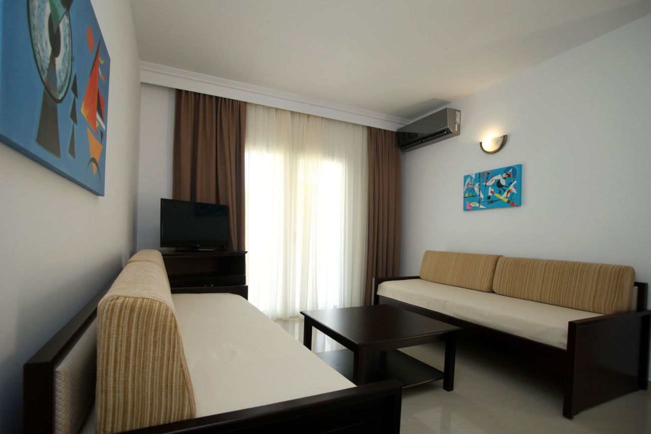 Naias Beach Hotel 3*