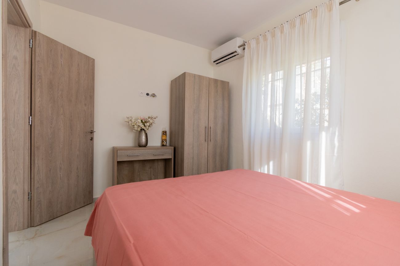 Paradise House 2*