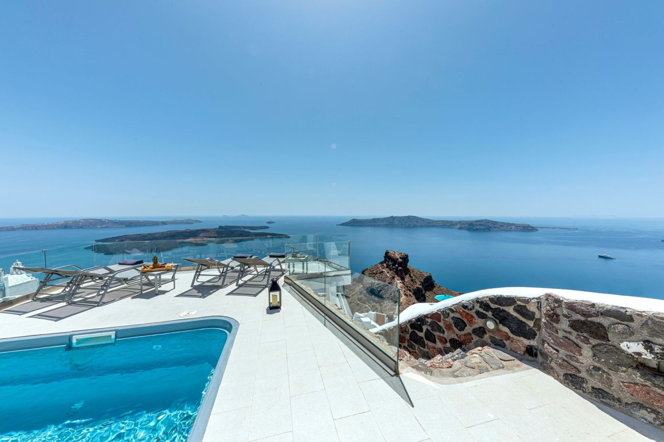 Pearl on the Cliff Hotel & Suites 4*
