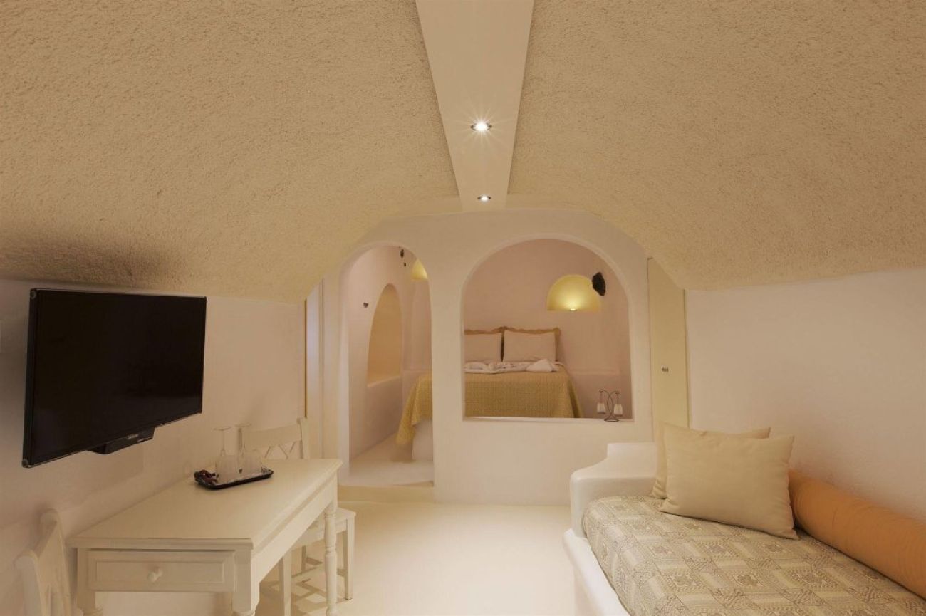 Abyssanto Suites & Spa 4*