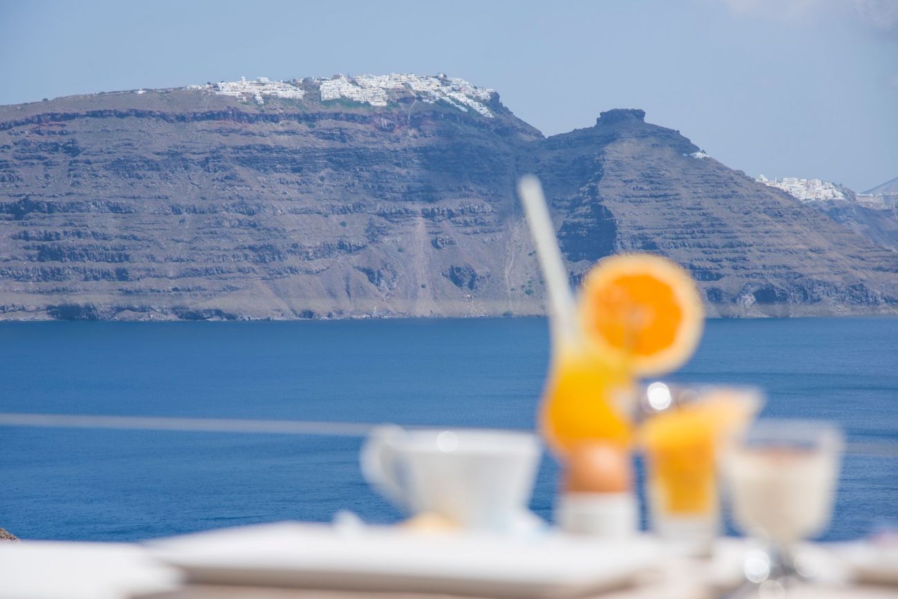 Ambition Suites Santorini 3*