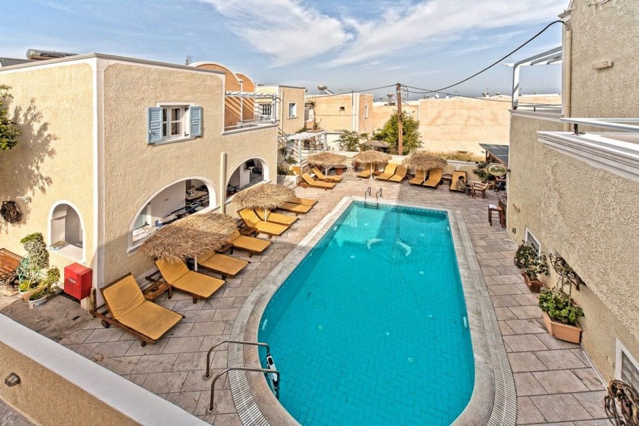 Sellada Apartments Santorini 3*