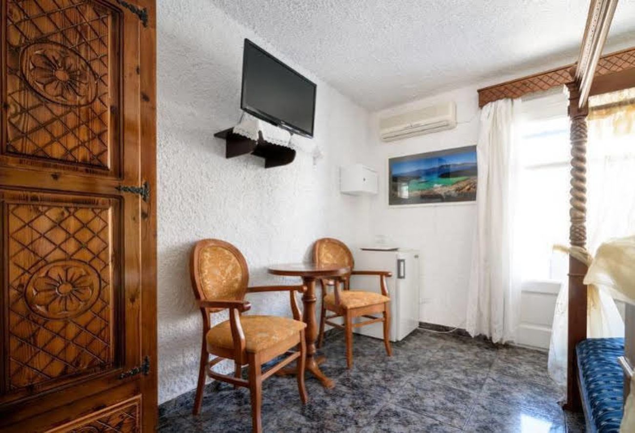 Porto Perissa 3*