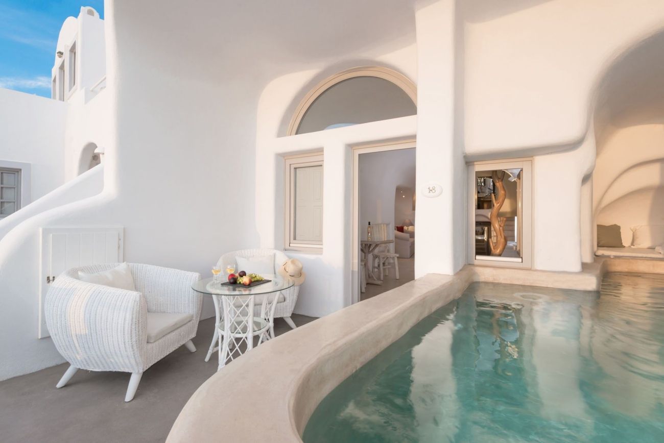Iliovasilema Suites Santorini 4*
