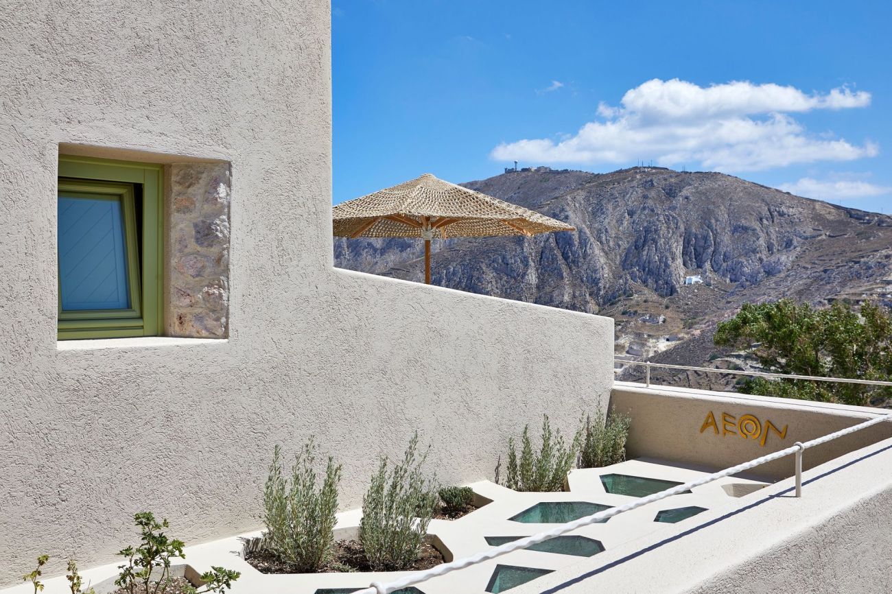Aeon Suites Santorini 4*
