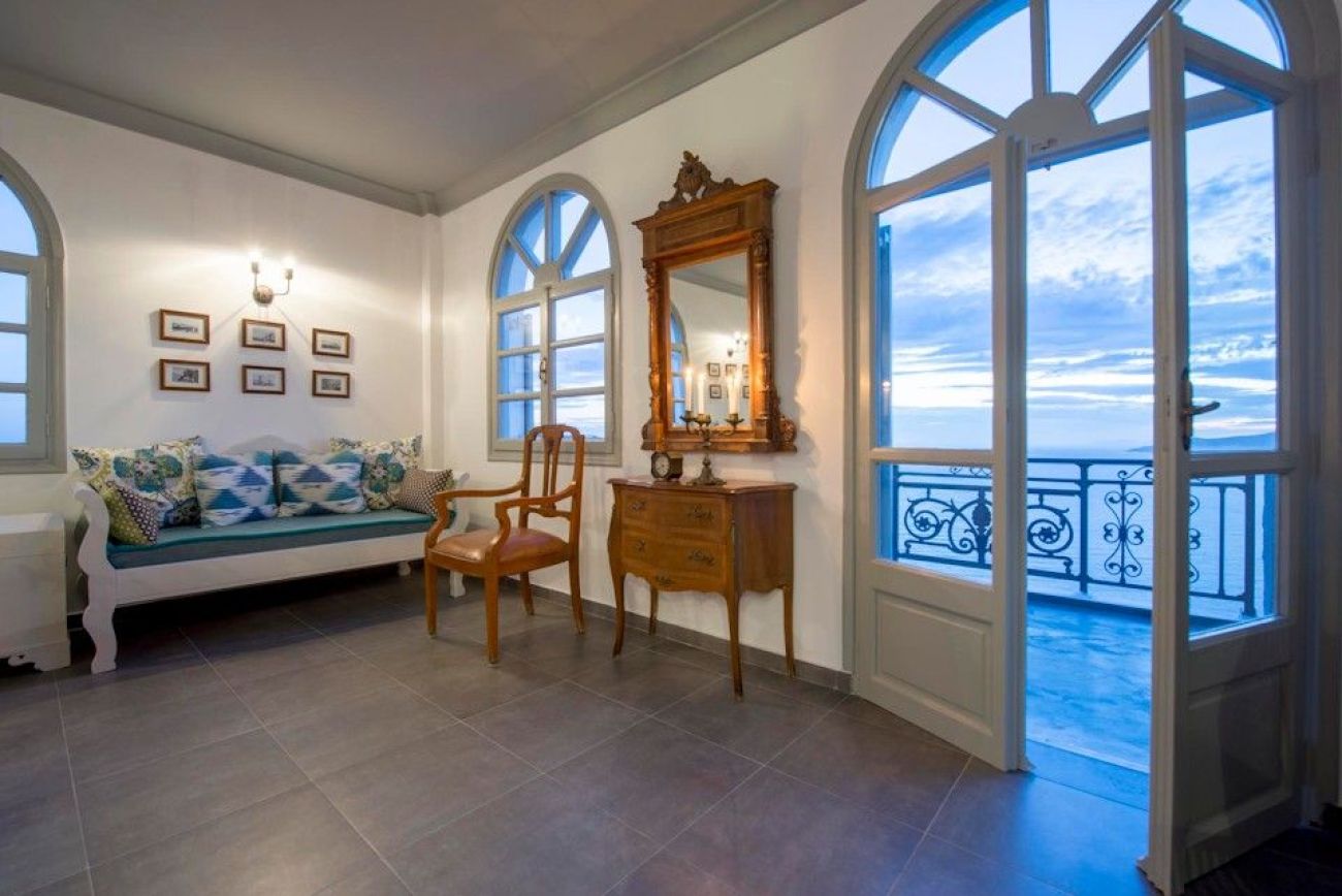 Caldera's Dolphin Suites 4*